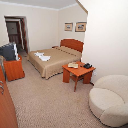 Deims Hotel Šilutė Екстериор снимка