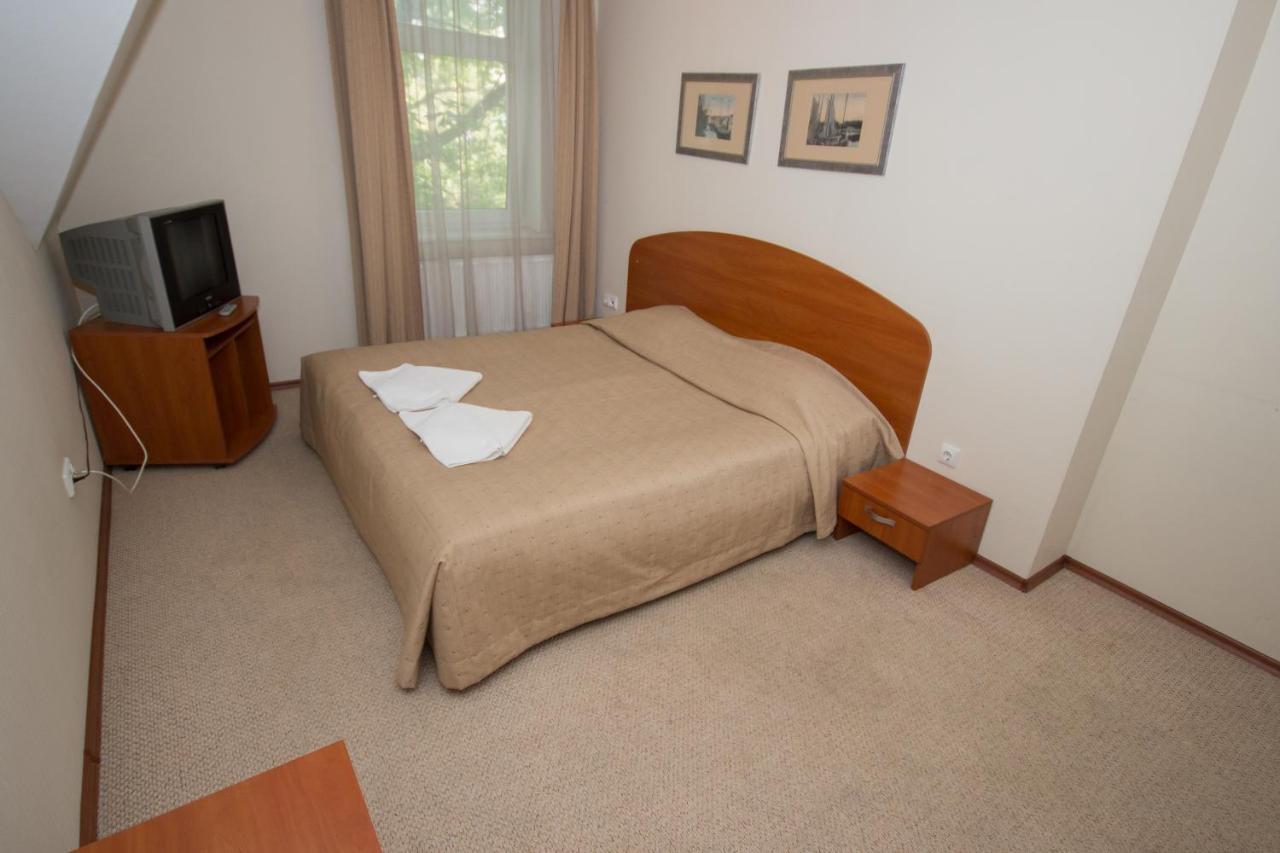 Deims Hotel Šilutė Стая снимка